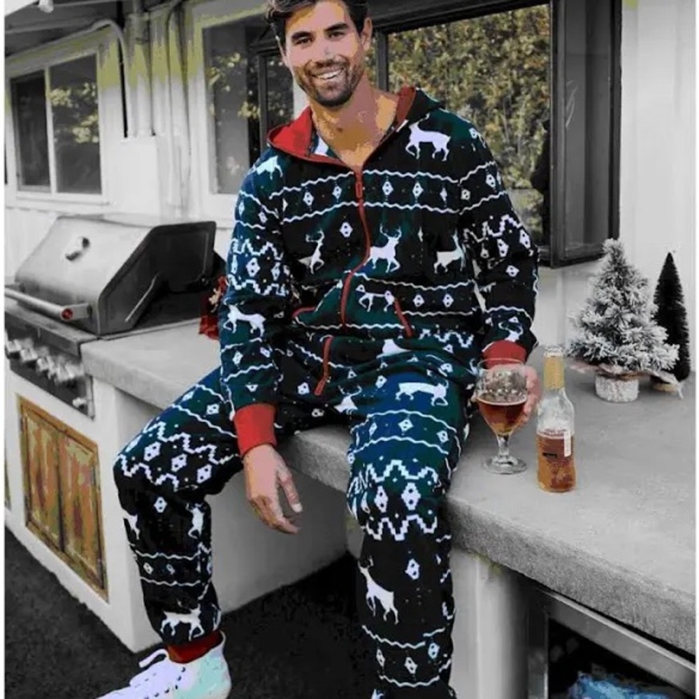 Hooded Pajama Onesie Tipsy Elves Men’s Medium